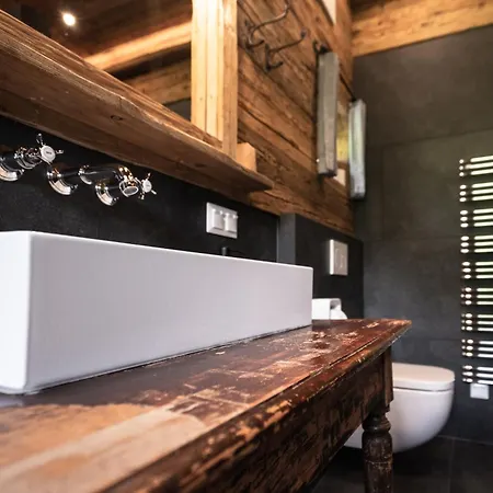 Alte Schule Auf Der Alm * Teuchl